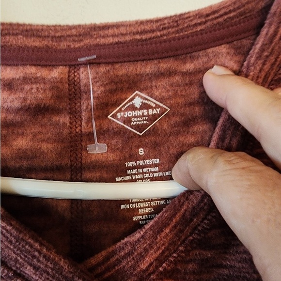 st johns bay Pullover v neck size womens small deep ruby coral - Picture 4 of 5